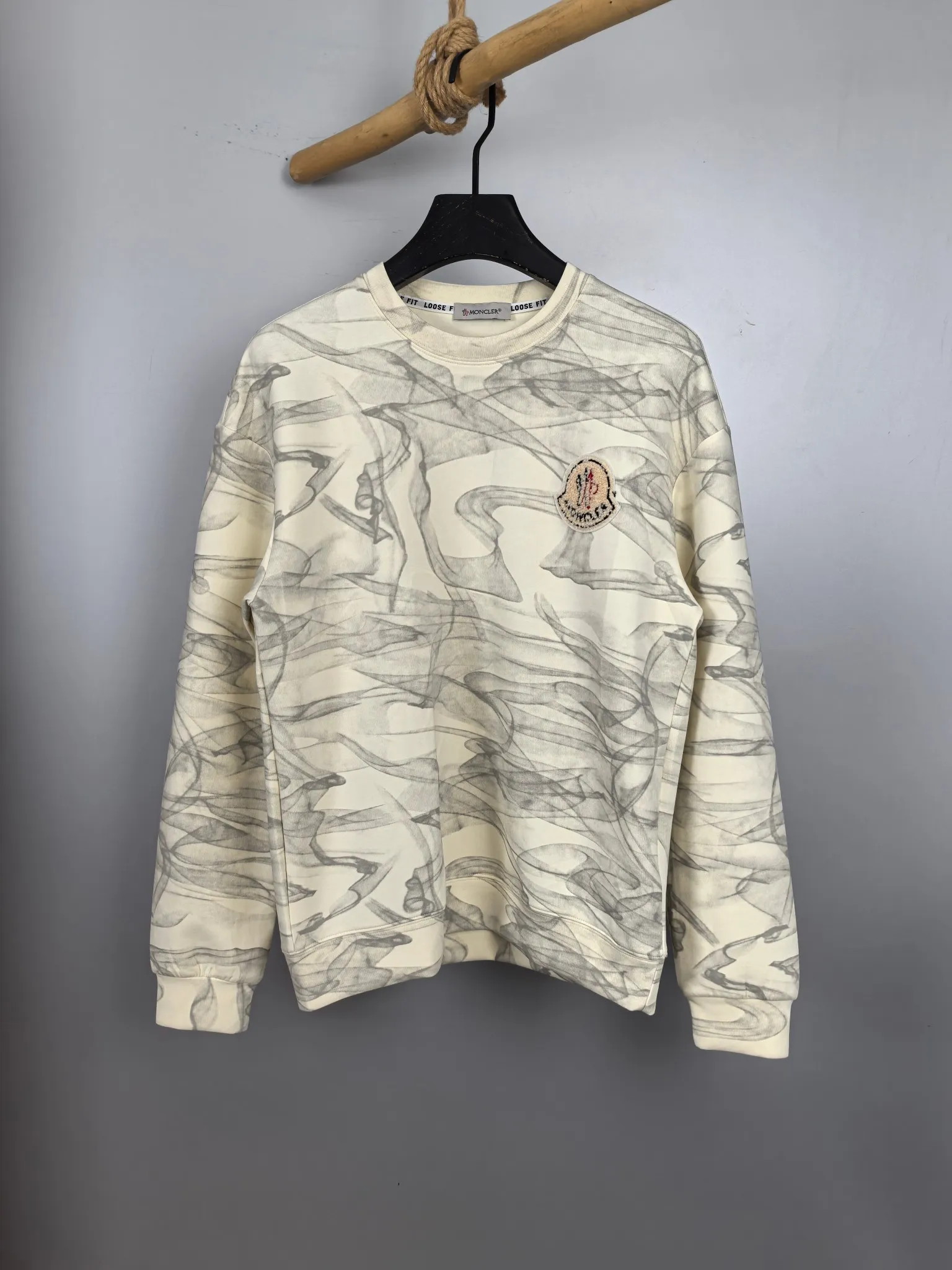 MONCLER 2025 New Arrival ！ T 。Oversize ， ， ， T 。 LOGO， ， ， ， ！ ， ！ 400 ， ， Classic ， ！M-3XL